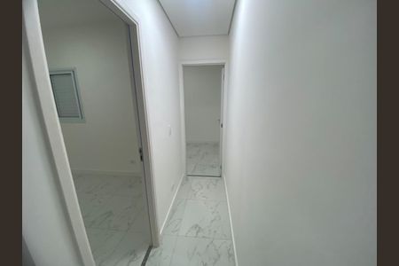 Corredor de apartamento para alugar com 2 quartos, 38m² em Vila Bertioga, São Paulo
