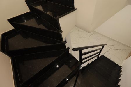 Escada de apartamento à venda com 2 quartos, 88m² em Vila Homero Thon, Santo André