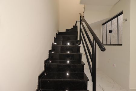 Apartamento à venda com 88m², 2 quartos e 2 vagasEscada