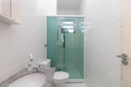 Banheiro de apartamento à venda com 3 quartos, 75m² em Nonoai, Porto Alegre