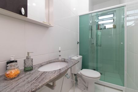 Banheiro de apartamento à venda com 3 quartos, 75m² em Nonoai, Porto Alegre