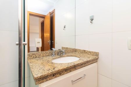 Banheiro social de apartamento para alugar com 1 quarto, 45m² em Farroupilha, Porto Alegre