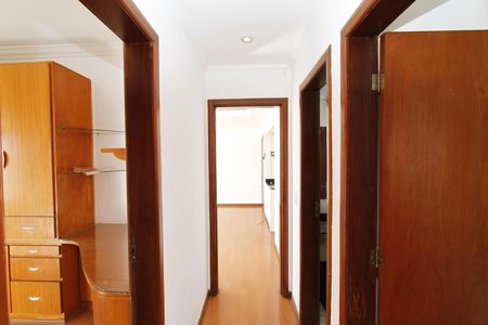 Corredor de apartamento para alugar com 3 quartos, 79m² em Alto Caiçaras, Belo Horizonte
