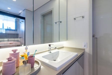 Apartamento à venda com 134m², 3 quartos e 3 vagasBanheiro da Suíte 1 e 2