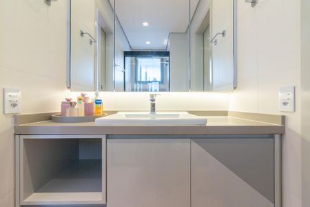 Apartamento à venda com 134m², 3 quartos e 3 vagasBanheiro da Suíte 1 e 2