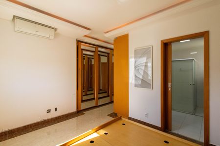 Apartamento à venda com 177m², 3 quartos e 4 vagasSuíte 1