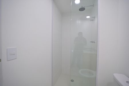 Banheiro do Quarto 1 de apartamento para alugar com 1 quarto, 28m² em Vila Guilhermina, São Paulo