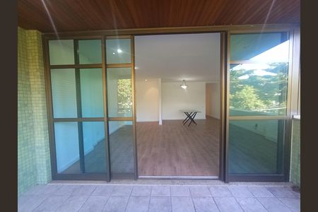 Apartamento para alugar com 130m², 3 quartos e 1 vaga Apartamento para alugar com 130m², 3 quartos e 1 vagaVaranda