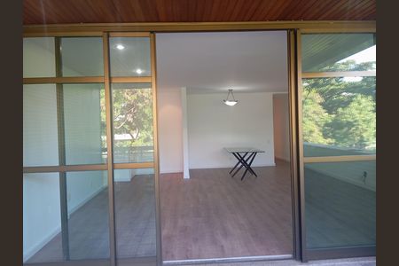 Apartamento para alugar com 130m², 3 quartos e 1 vaga Apartamento para alugar com 130m², 3 quartos e 1 vagaVaranda
