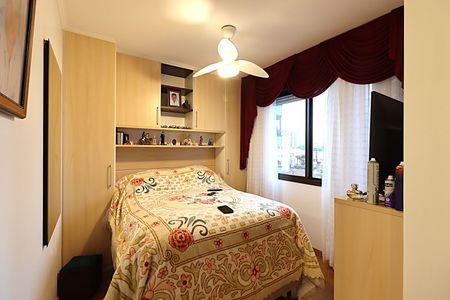 Suíte de apartamento à venda com 3 quartos, 167m² em Vila Ipiranga, Porto Alegre