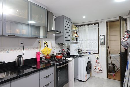 Cozinha de apartamento à venda com 3 quartos, 167m² em Vila Ipiranga, Porto Alegre