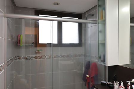 Banheiro da Suíte de apartamento à venda com 3 quartos, 167m² em Vila Ipiranga, Porto Alegre
