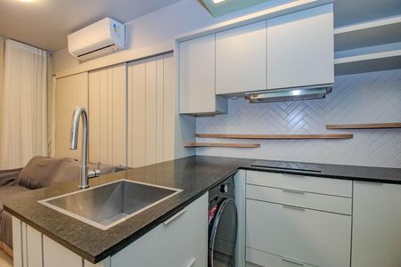 Cozinha de kitnet/studio à venda com 1 quarto, 33m² em Rio Branco, Porto Alegre