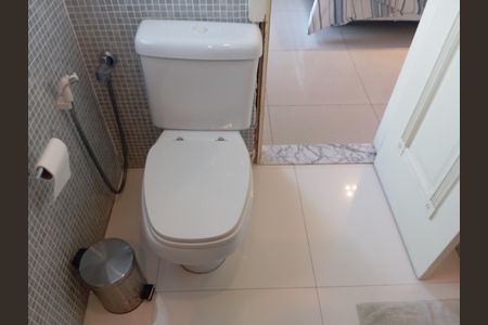 Banheiro suíte 4 de apartamento à venda com 3 quartos, 256m² em Barra da Tijuca, Rio de Janeiro