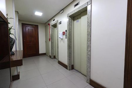 Elevadores de apartamento à venda com 3 quartos, 94m² em Vila Ipiranga, Porto Alegre