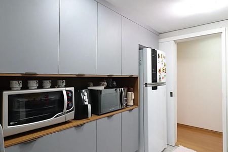 Cozinha de apartamento à venda com 3 quartos, 94m² em Vila Ipiranga, Porto Alegre