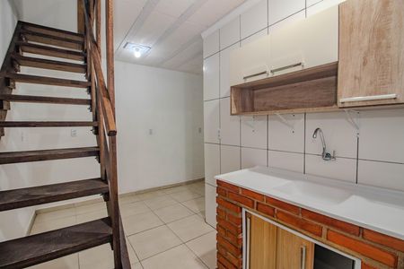 Sala e Cozinha Integrados de casa de condomínio para alugar com 1 quarto, 28m² em Mário Quintana, Porto Alegre