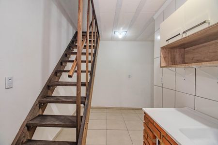 Sala e Cozinha Integrados de casa de condomínio para alugar com 1 quarto, 28m² em Mário Quintana, Porto Alegre