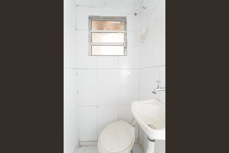 Banheiro de casa para alugar com 1 quarto, 33m² em Jardim Campos, São Paulo