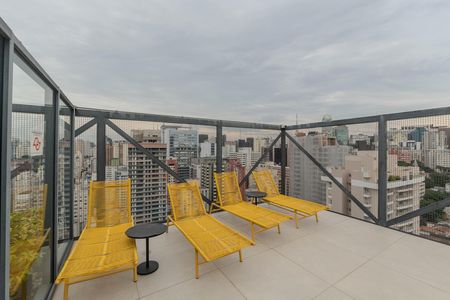 Apartamento para alugar com 33m², 1 quarto e sem vaga Apartamento para alugar com 33m², 1 quarto e sem vagaÁrea comum - Piscina