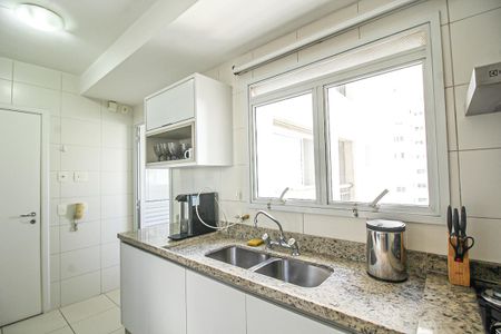 Cozinha de apartamento para alugar com 3 quartos, 130m² em Água Branca, São Paulo
