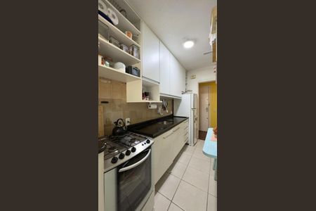 Cozinha de apartamento à venda com 2 quartos, 60m² em Partenon, Porto Alegre