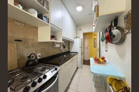 Cozinha de apartamento à venda com 2 quartos, 60m² em Partenon, Porto Alegre