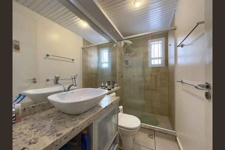 Banheiro de apartamento à venda com 2 quartos, 60m² em Partenon, Porto Alegre