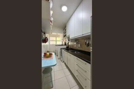 Cozinha de apartamento à venda com 2 quartos, 60m² em Partenon, Porto Alegre