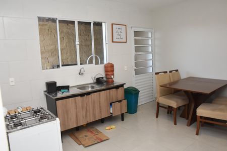 Casa para alugar com 89m², 2 quartos e sem vaga Casa para alugar com 89m², 2 quartos e sem vagaCozinha mobiliada