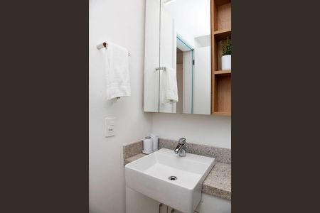 Banheiro de kitnet/studio para alugar com 1 quarto, 24m² em Boa Vista, Porto Alegre