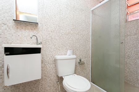Banheiro de casa para alugar com 1 quarto, 79m² em Guaianases, São Paulo