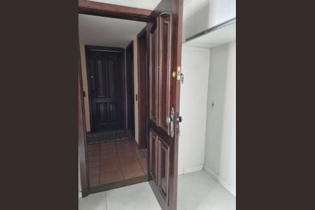 Corredor de apartamento à venda com 3 quartos, 110m² em São Domingos, Niterói