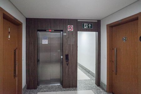 Apartamento à venda com 55m², 2 quartos e 1 vaga Apartamento à venda com 55m², 2 quartos e 1 vagaHall social