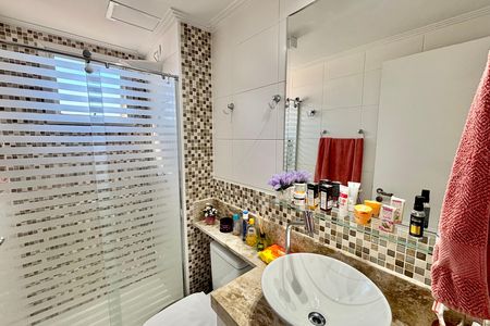 Banheiro de apartamento à venda com 2 quartos, 52m² em Vila Marieta, São Paulo