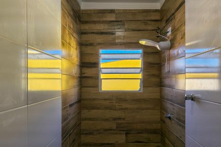 Casa de condomínio para alugar com 49m², 2 quartos e 1 vaga Casa de condomínio para alugar com 49m², 2 quartos e 1 vagaBanheiro