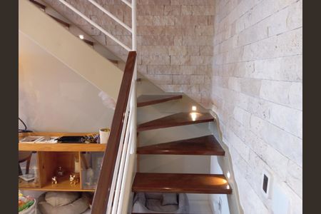 Apartamento para alugar com 110m², 2 quartos e 2 vagasEscada