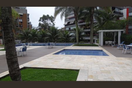 Apartamento para alugar com 110m², 2 quartos e 2 vagasÁrea comum - Piscina