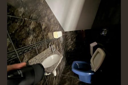 Casa à venda com 5000m², 10 quartos e 4 vagasBanheiro 06 