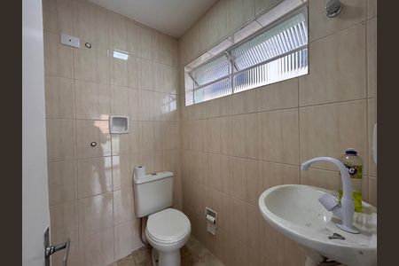 Banheiro social  de apartamento para alugar com 2 quartos, 80m² em Vila Erna, São Paulo