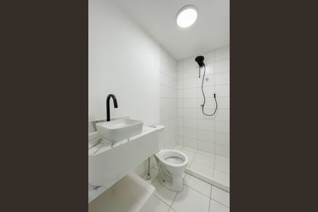 Banheiro de casa de condomínio para alugar com 2 quartos, 37m² em Rochdale, Osasco