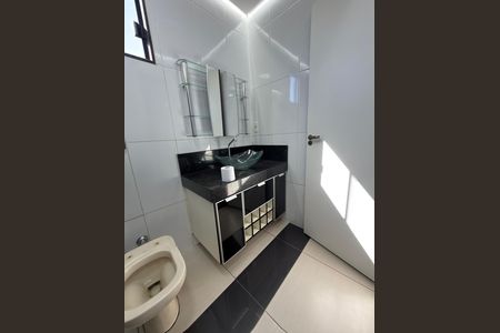 Casa para alugar com 400m², 3 quartos e 2 vagasBanheiro social 