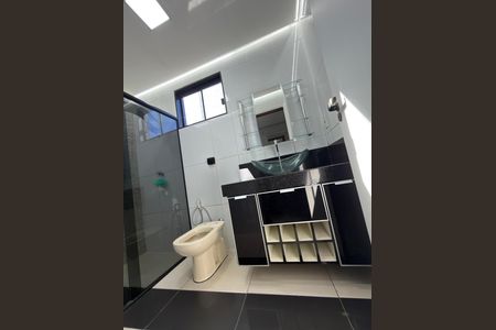 Casa para alugar com 400m², 3 quartos e 2 vagasBanheiro social 