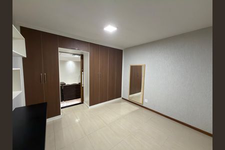 Quarto 01  de casa para alugar com 3 quartos, 400m² em Setor Habitacional Vicente Pires, Brasília