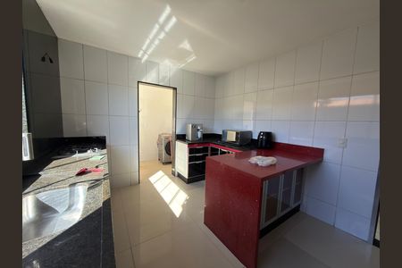 Casa para alugar com 400m², 3 quartos e 2 vagasCozinha 