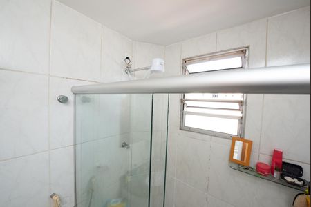 Banheiro de apartamento à venda com 3 quartos, 60m² em Novo Eldorado, Contagem