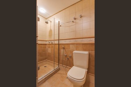 Banheiro de apartamento para alugar com 2 quartos, 140m² em Bela Vista, Porto Alegre