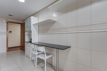 Cozinha de apartamento para alugar com 2 quartos, 140m² em Bela Vista, Porto Alegre