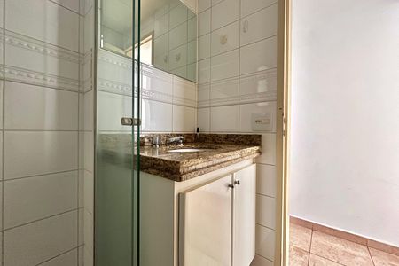 Apartamento para alugar com 80m², 2 quartos e 1 vaga Apartamento para alugar com 80m², 2 quartos e 1 vagaBanheiro Corredor