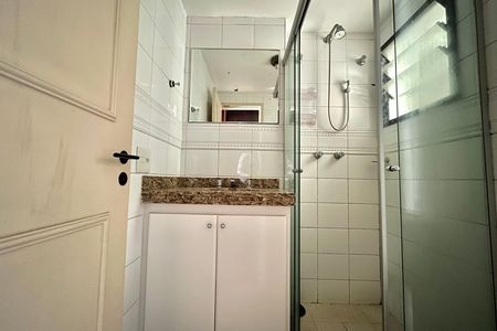 Apartamento para alugar com 80m², 2 quartos e 1 vaga Apartamento para alugar com 80m², 2 quartos e 1 vagaBanheiro da Suíte